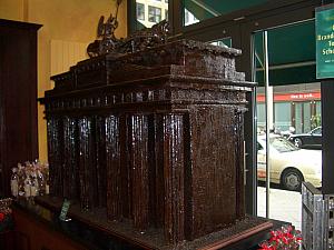 Chocolate mold of the Brandenburg Gate. 