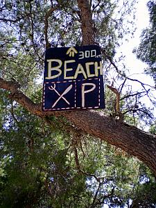 Sign to the beach.