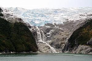 Sailing through the Chilean Fjords - a glacier!