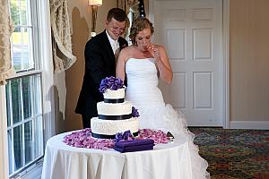 Cutting the wedding cake